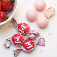Load image into Gallery viewer, Bon o Bon Frutilla Fresa Chocolate Bites Strawberry Flavor شوكولاتة بون بون
